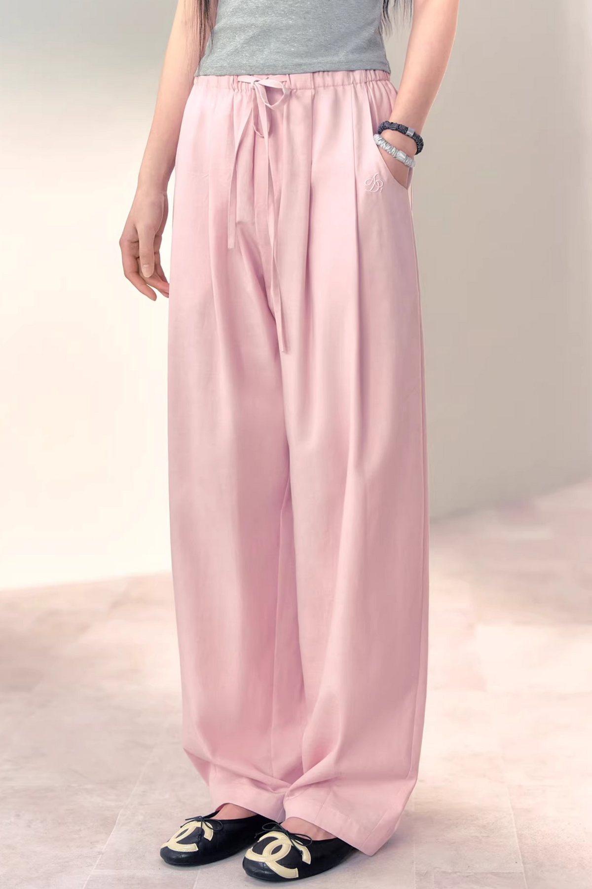 Airy Pleated Balloon Pants